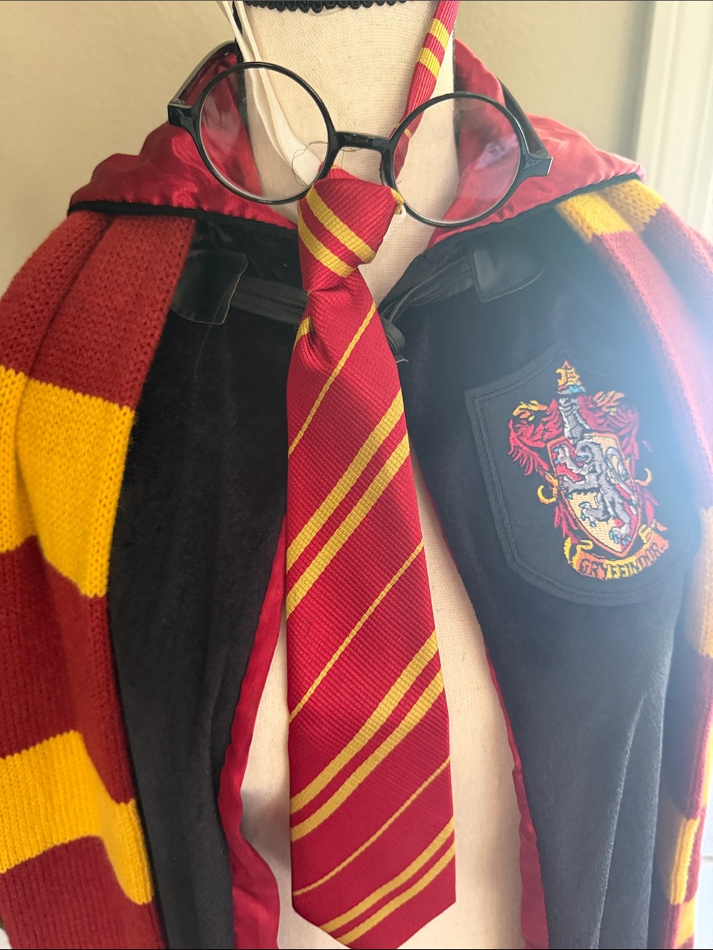 Gryffindor-Inspired Red and Gold Kids Costume Cape with Scarf, Tie,glasse-S 5/6 - Picture 8 of 9